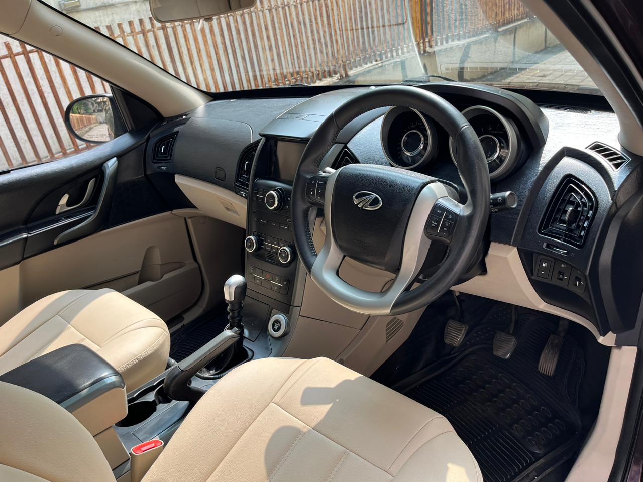 2018 Mahindra XUV 500 W 9 Mt