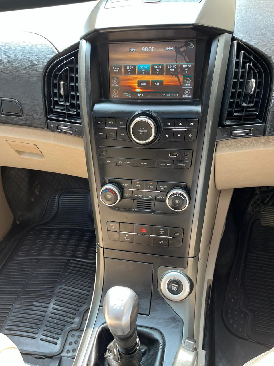 2018 Mahindra XUV 500 W 9 Mt