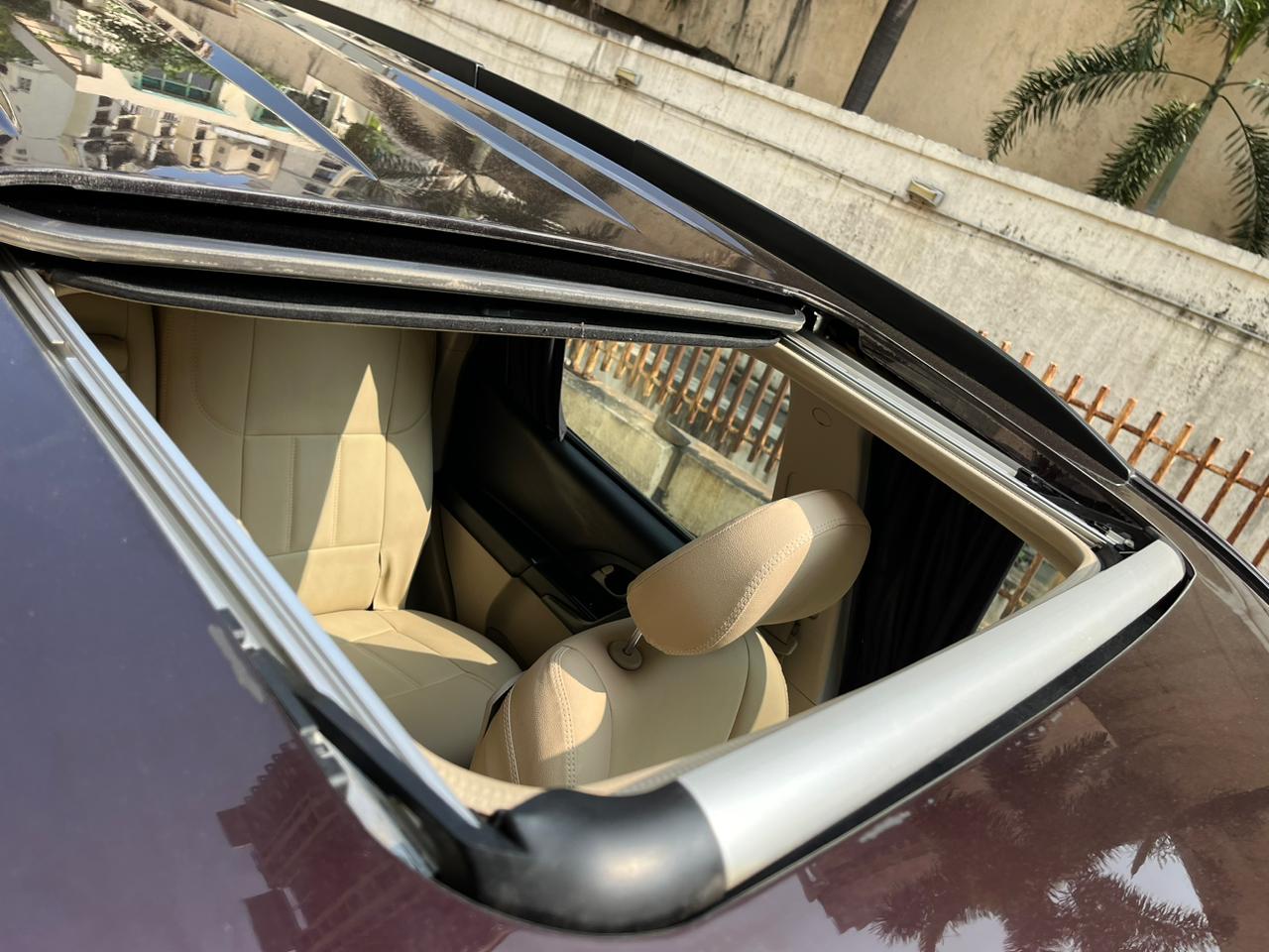 2018 Mahindra XUV 500 W 9 Mt