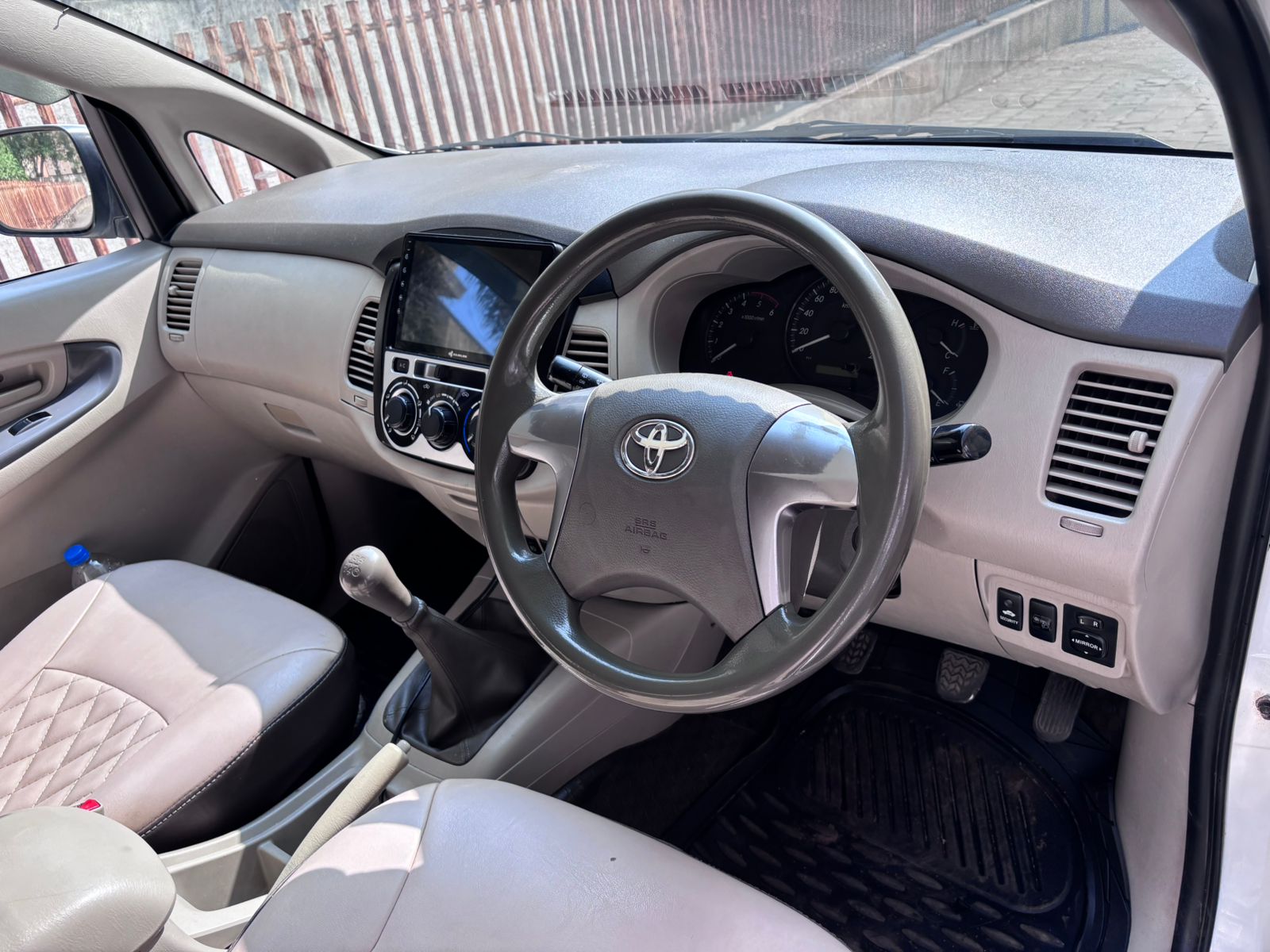 2014 Toyota Innova 2.5 G 6 STR