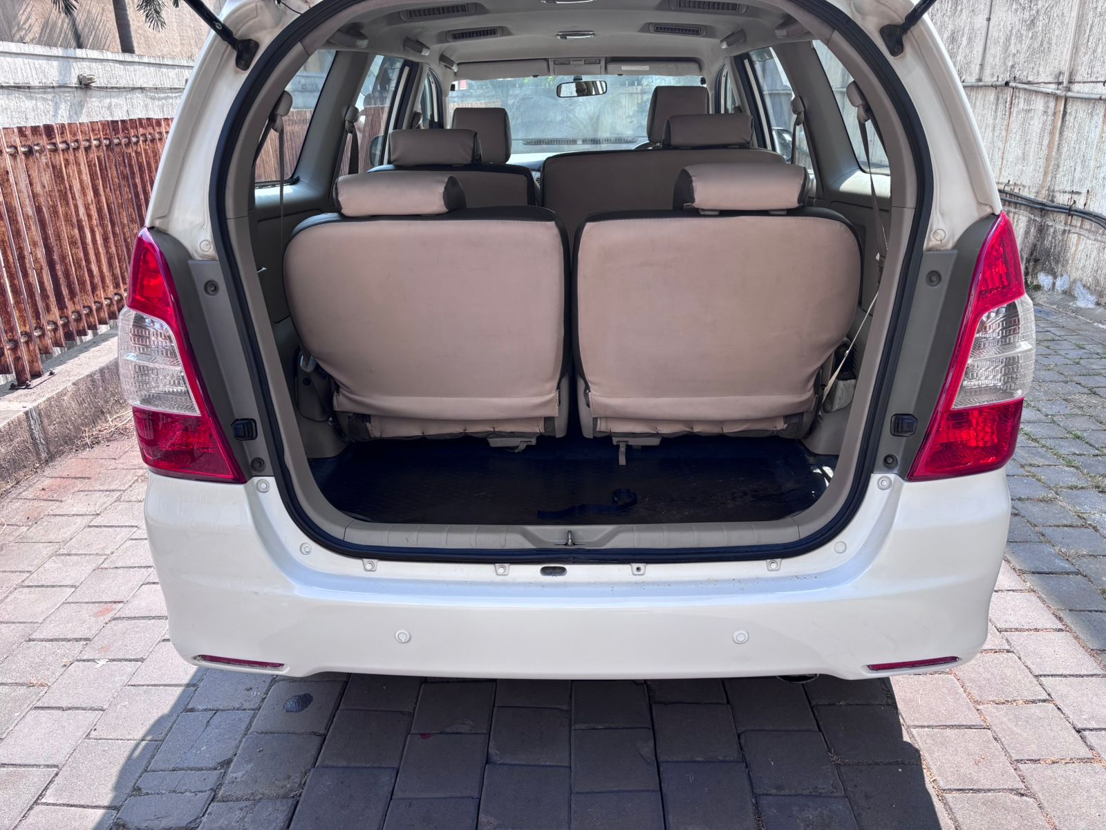 2014 Toyota Innova 2.5 G 6 STR