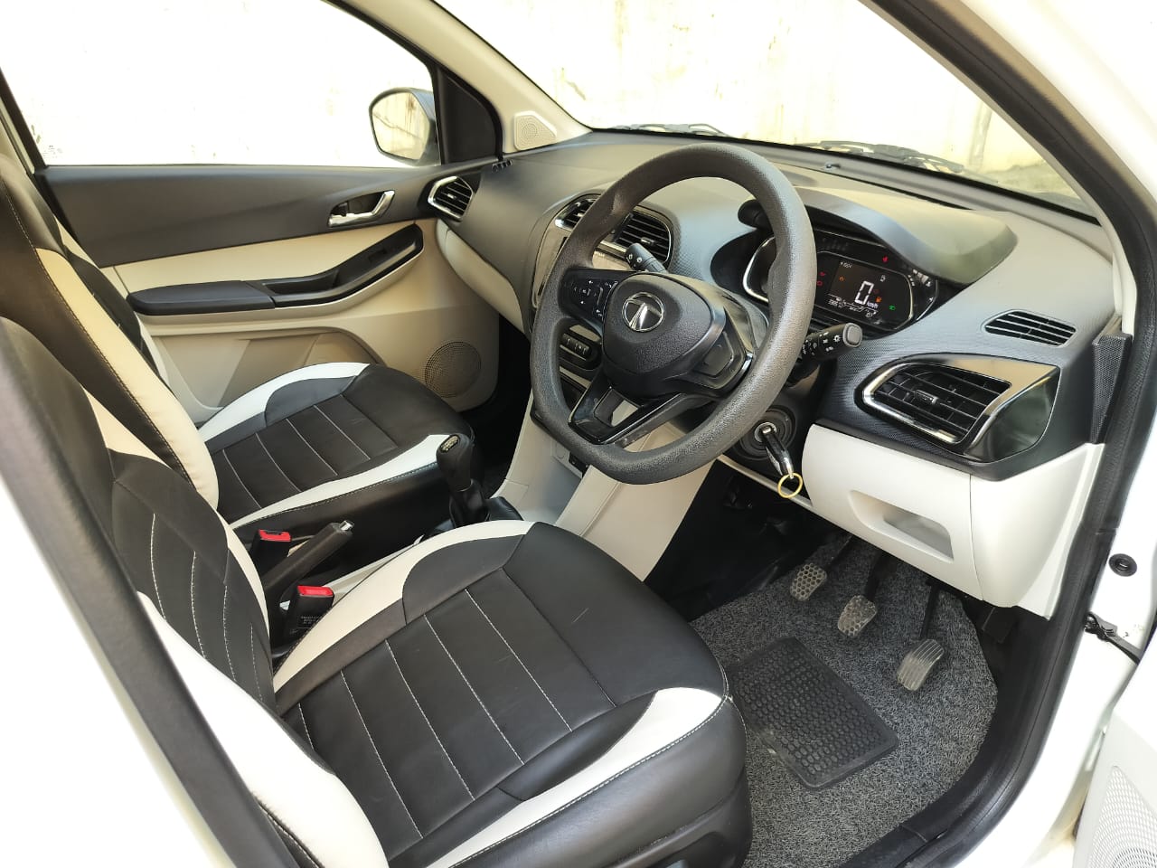 2022 Tata Tiago XZ+ MT
