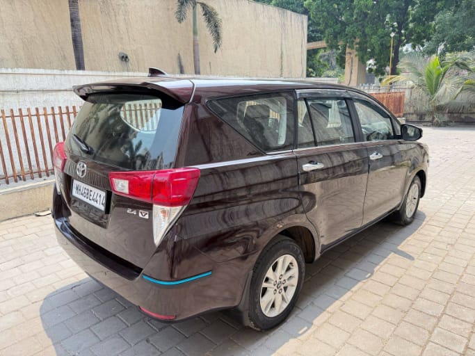 Toyota Innova Crysta 2.4 VX MT 8S BSIV