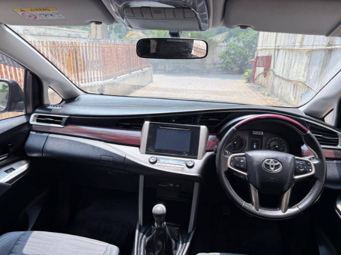 Toyota Innova Crysta 2.4 VX MT 8S BSIV