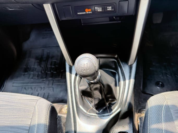 Toyota Innova Crysta 2.4 VX MT 8S BSIV