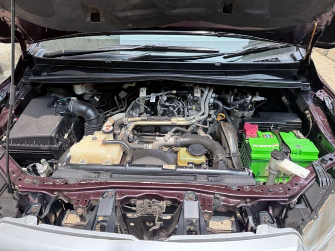 Toyota Innova Crysta 2.4 VX MT 8S BSIV