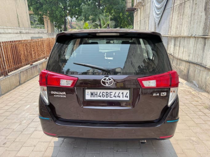 Toyota Innova Crysta 2.4 VX MT 8S BSIV