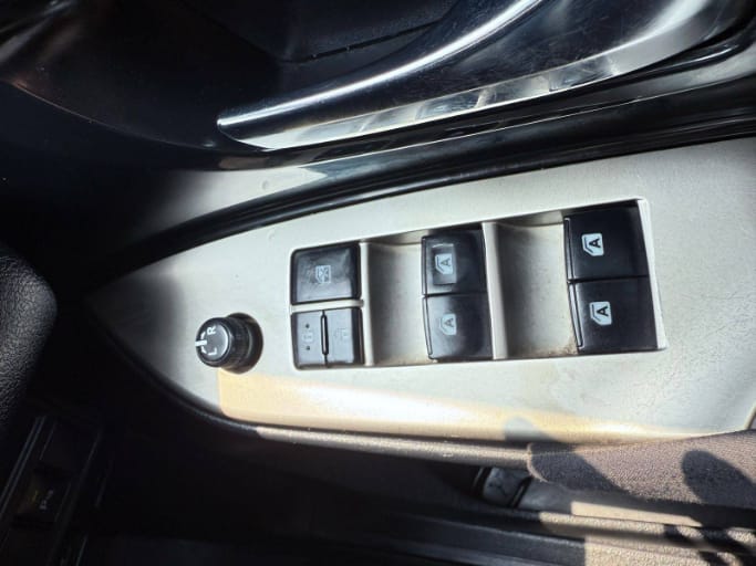 Toyota Innova Crysta 2.4 VX MT 8S BSIV