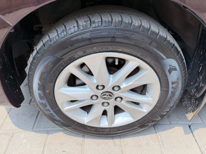 Toyota Innova Crysta 2.4 VX MT 8S BSIV