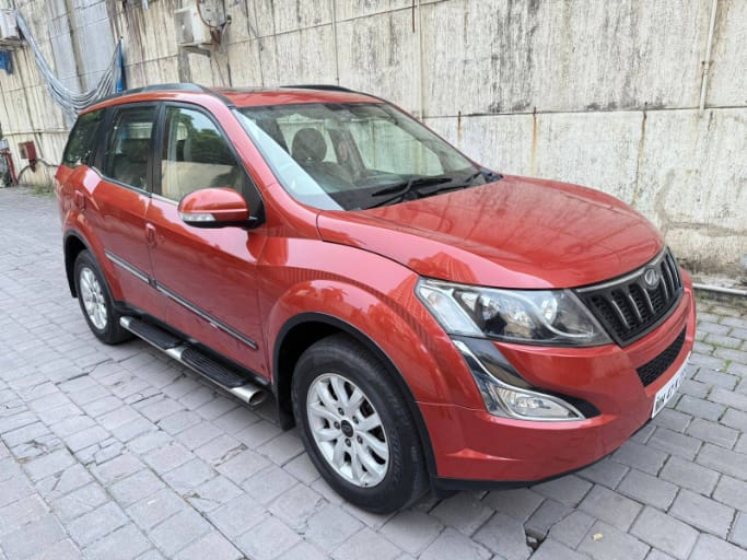 2016 Mahindra XUV500 AT W10 FWD