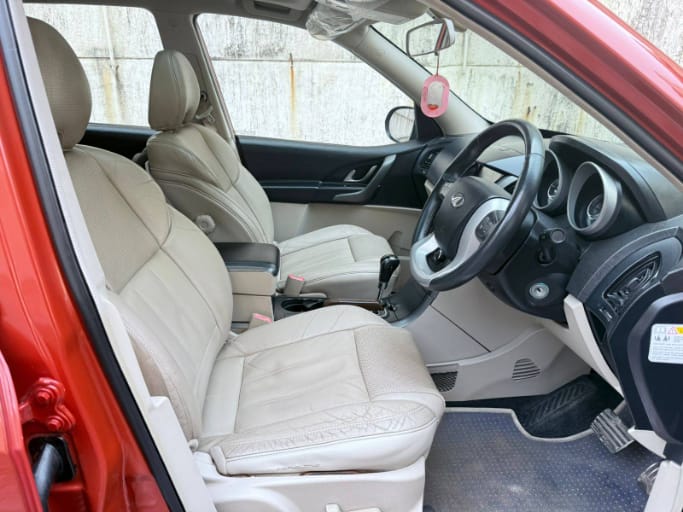 2016 Mahindra XUV500 AT W10 FWD