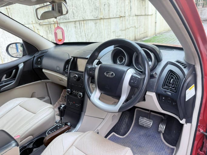 2016 Mahindra XUV500 AT W10 FWD