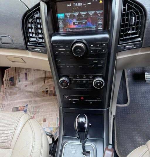 2016 Mahindra XUV500 AT W10 FWD