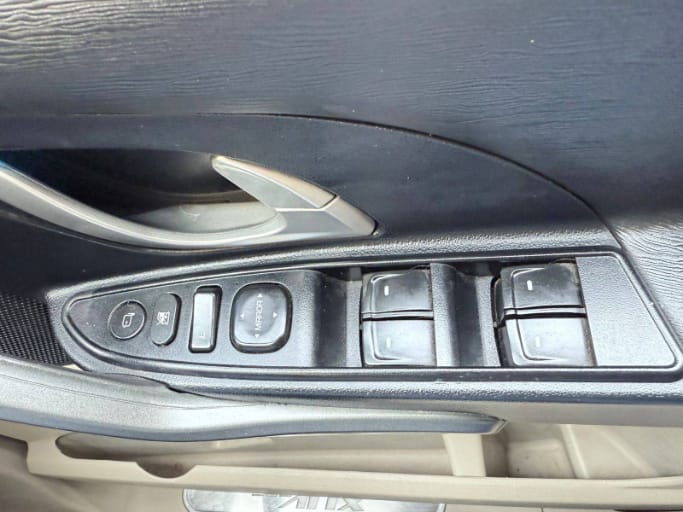 2016 Mahindra XUV500 AT W10 FWD