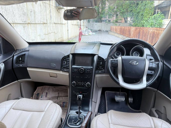 2016 Mahindra XUV500 AT W10 FWD