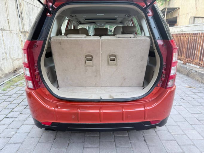2016 Mahindra XUV500 AT W10 FWD