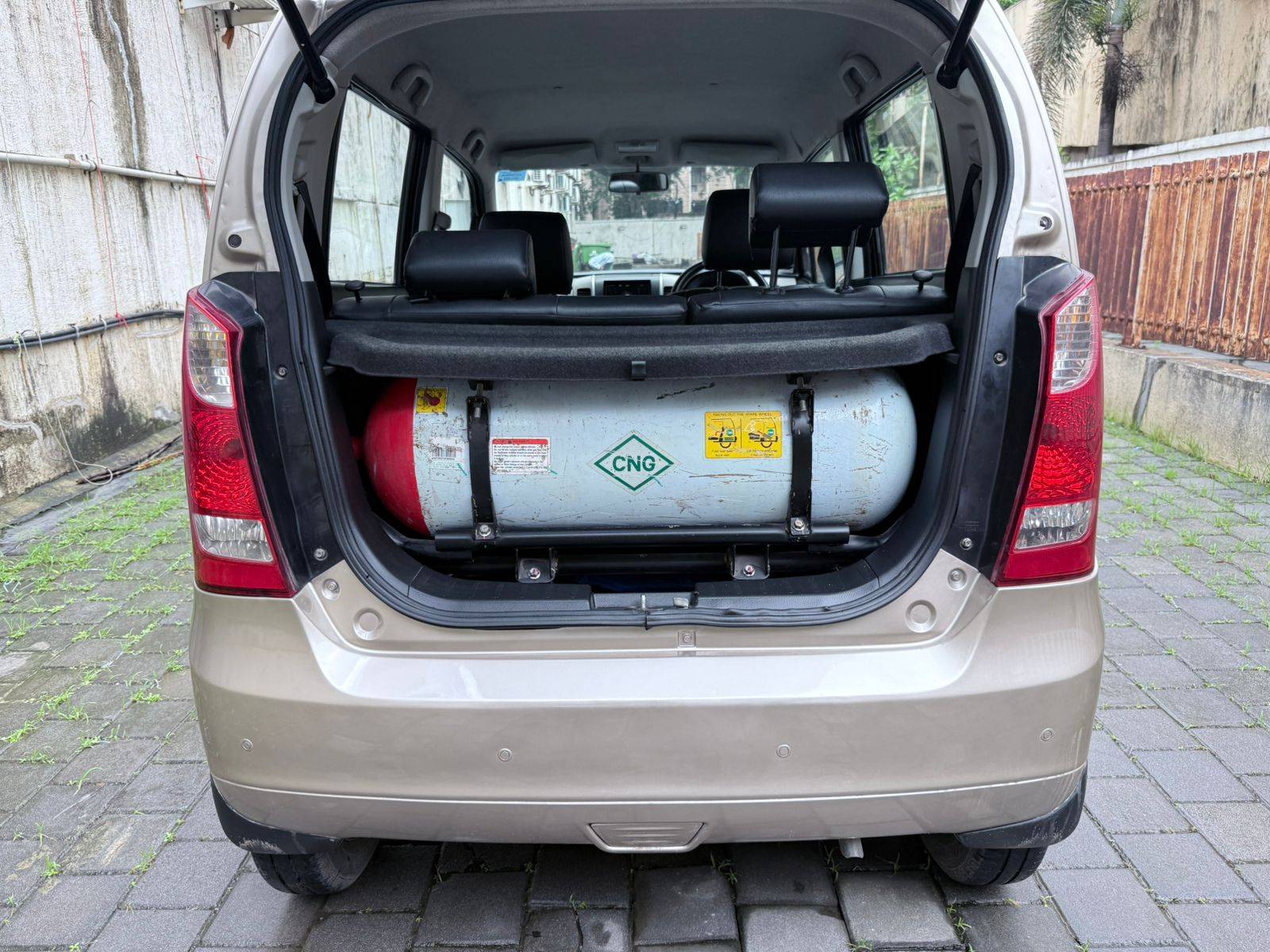 2015 WAGON R LXI P + CNG